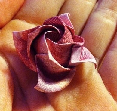 怎么用100元人民币折玫瑰花？