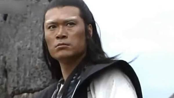 求一句《白眉大侠》主题曲的歌词“刀是怎么样的刀……”