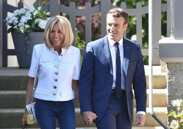 巴西总统嘲笑马克龙妻子，马克龙妻子大他24岁，是怎么相识的？