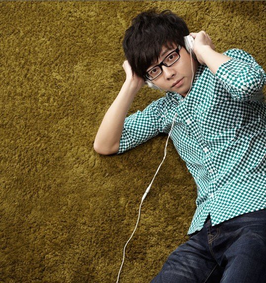 找一张胡夏第一张专辑的照片