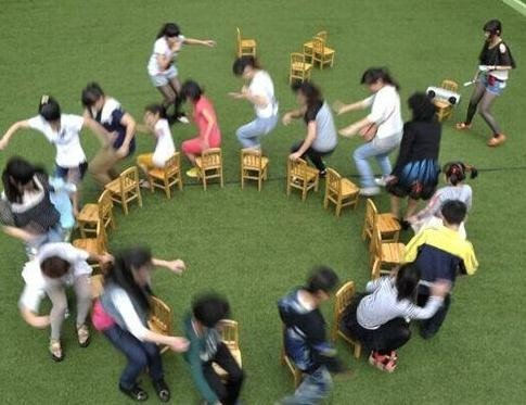 求大学生体育课上玩的游戏