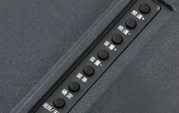 请问电视机遥控器坏掉了，能不能把电视机打开？如何打开？谢谢～～