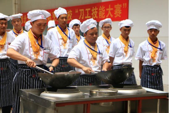 学厨师多长时间能出师啊？