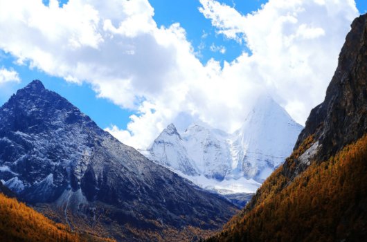 成都到稻城亚丁多少公里，安排几天合适