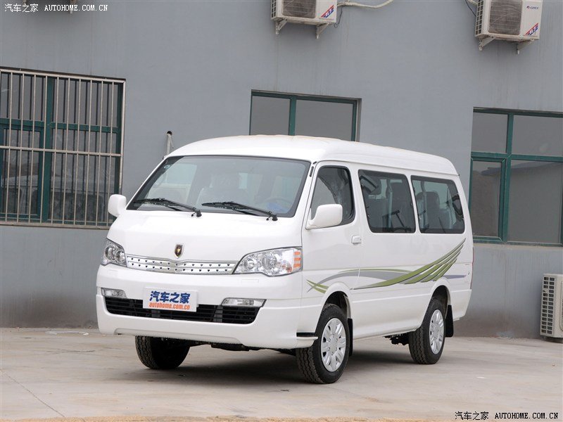 金杯海狮2.0排量，标配上蓝牌：9座。市场价是多少？