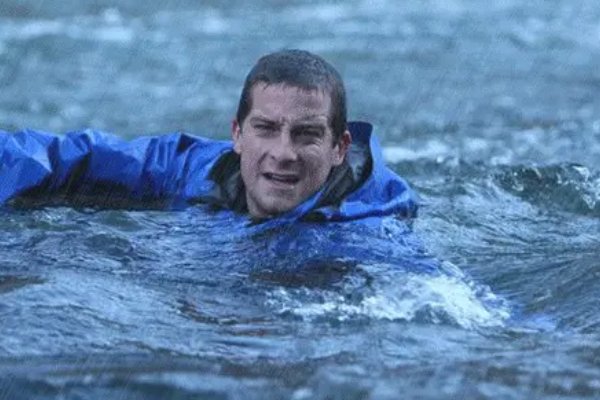 贝尔·格里尔斯死没死