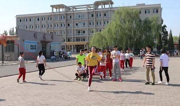 张家口东方中学和四中哪个好