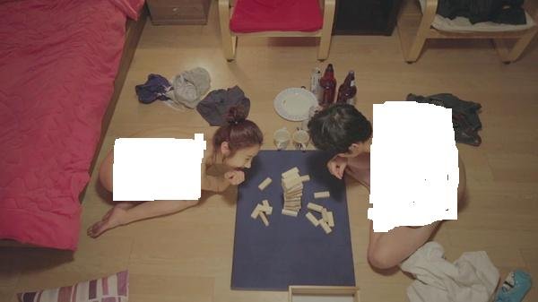 韩国电影有一男一女在玩积木,谁输就脱衣服