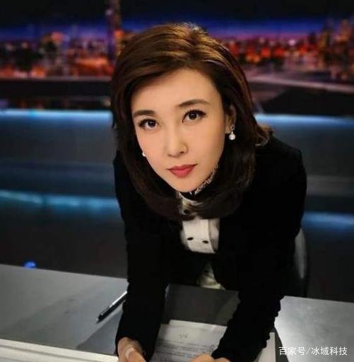 海峡两岸主持人李红，丈夫和公公相继入狱后，生活怎样了？