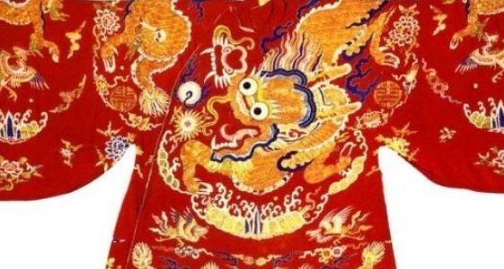 明朝官服上有许多