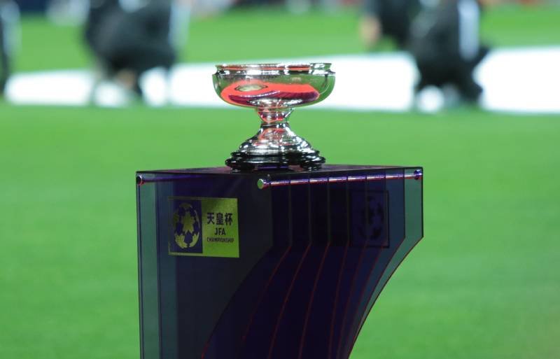 日本足球比赛中,天皇杯比日联杯重要吗?