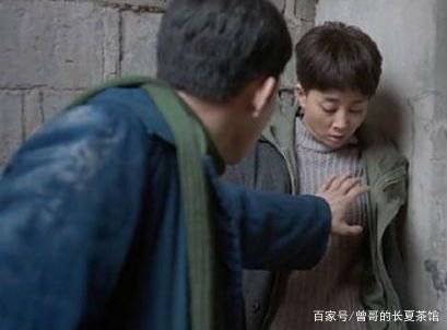 鸡毛飞上天邱岩亲生父母是谁， 邱岩的结局和谁在一起？