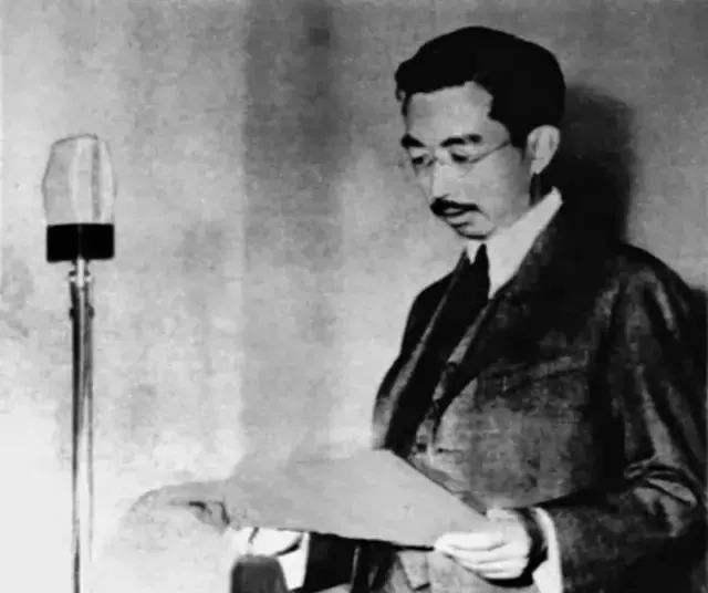 在二战时期，日本投降的根本原因到底是什么呢？