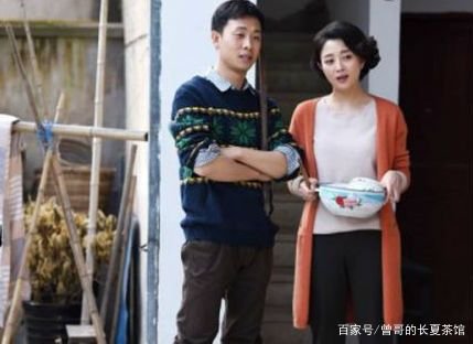 鸡毛飞上天邱岩亲生父母是谁， 邱岩的结局和谁在一起？