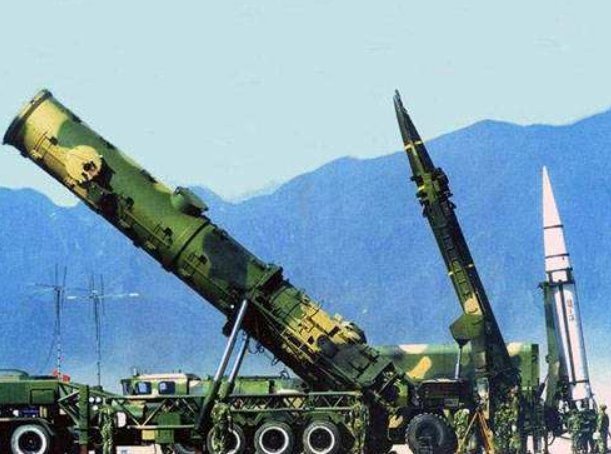 战略导弹和战术导弹是按()的分类