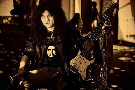 是什I么歌谁的苦酒敬月光,谁的真心喂豺狼