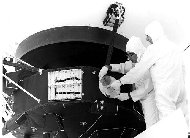 旅行者2号发回的神秘信号是什意思？