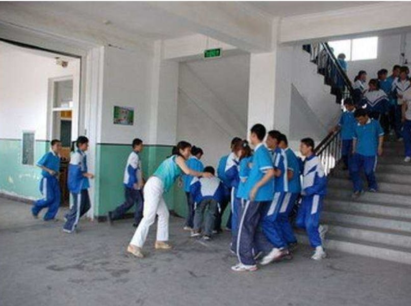 《关于完善安全事故处理机制维护学校教育教学秩序的意见》该意见体现了什么？