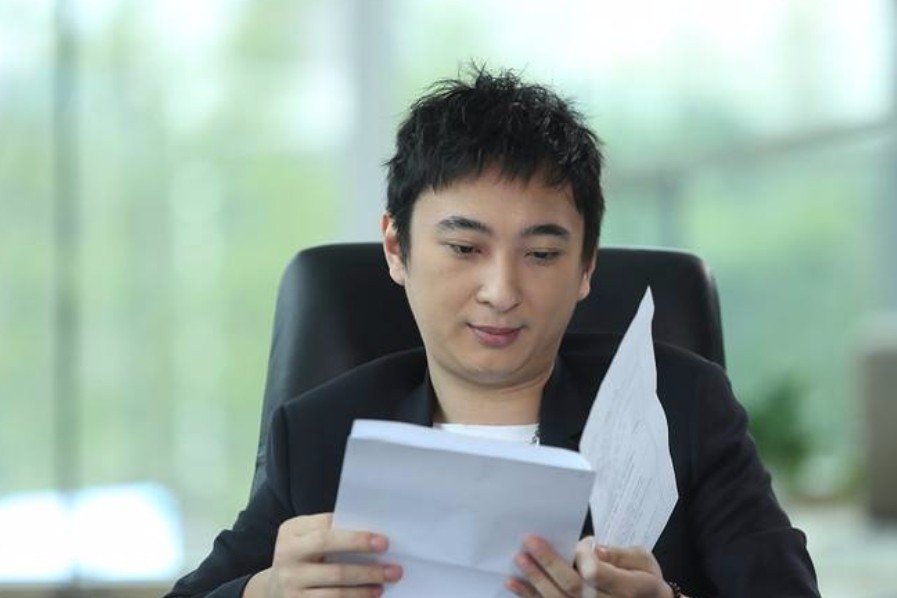 作为王思聪的背景，王健林的失势对王思聪事业的打击有多大？