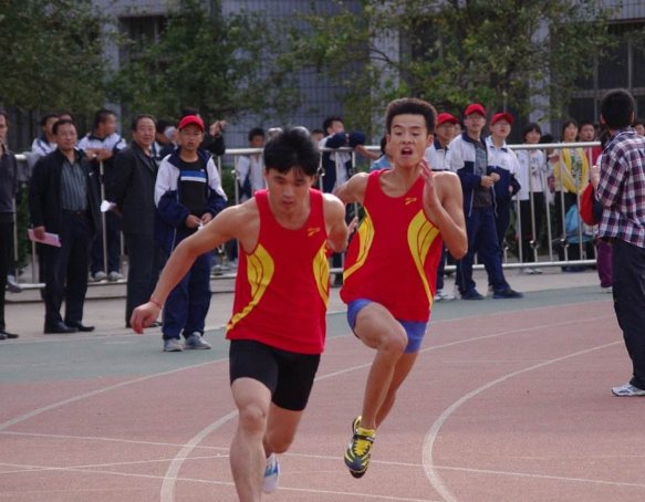 15篇运动会加油稿10字 要有接力赛、长跑、短跑、跳大绳、运球绕杆之类d i