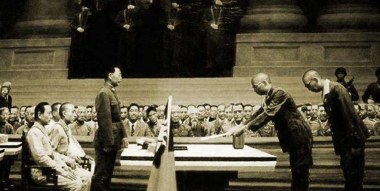 在二战时期，日本投降的根本原因到底是什么呢？