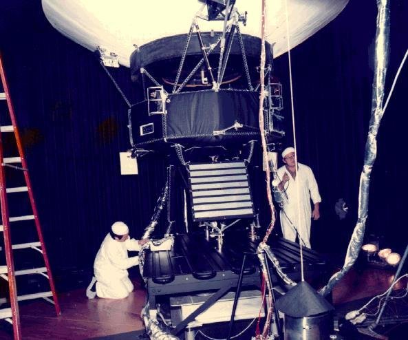 旅行者2号发回的神秘信号是什意思？