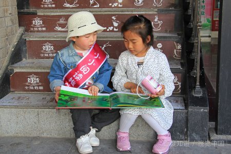 初中生暗恋一个女生怎么办？