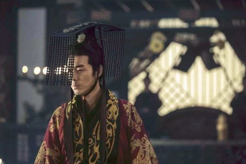 曹芳，为何会成为三国时唯一因失德被废黜的皇帝？