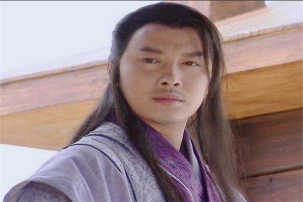 紫衣侯和白衣人，论武功的话到底谁更高明？