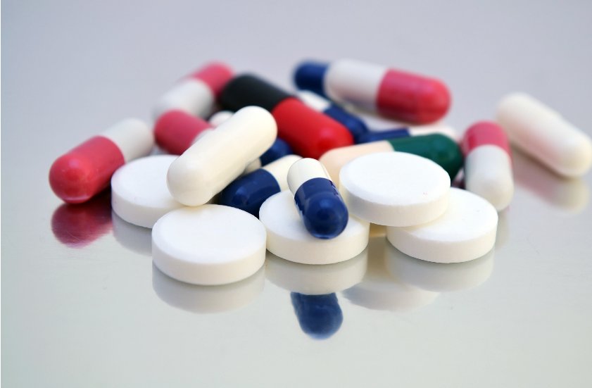 复方甲氧那明胶囊是抗生素吗