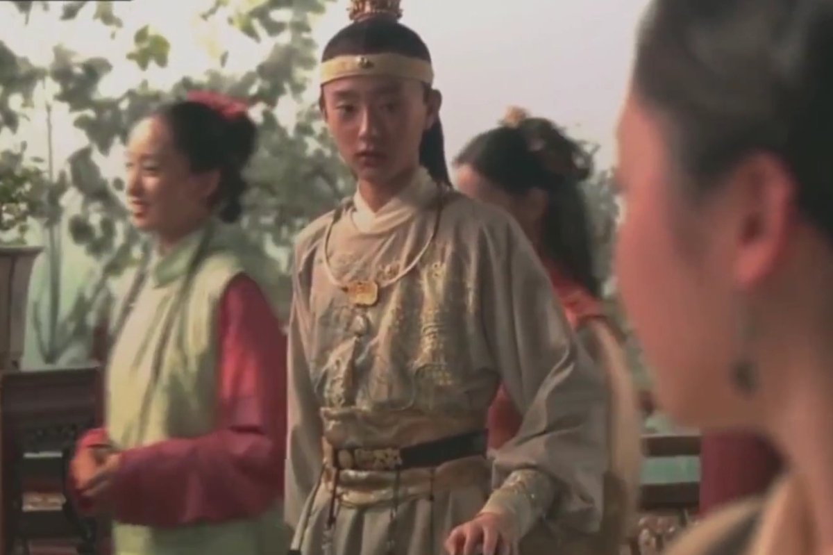 红楼梦中的黛玉葬花，为什么葬的是桃花？