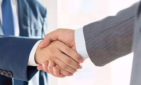 人是一种群居动物，你会为了合群而改变自己吗？