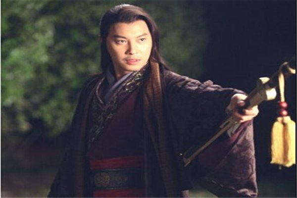 紫衣侯和白衣人，论武功的话到底谁更高明？