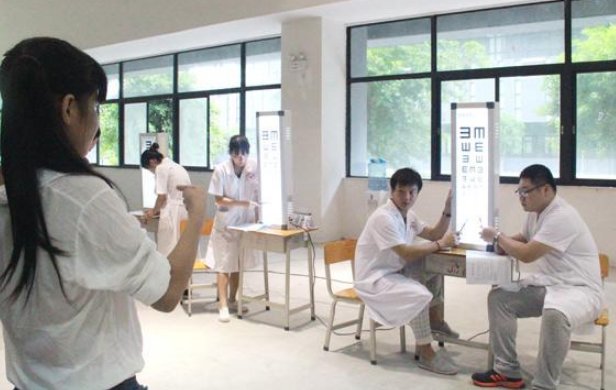 公务员考试资料填写时单侧裸视视力一栏怎么填啊 是填双眼的视力还是一侧的就行 格式是什么样的