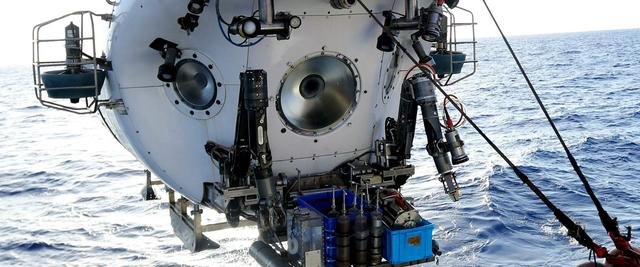 马里亚纳海沟到底有多深？水是液态、还是固态，为什么？