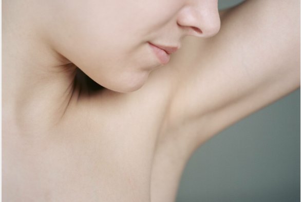 为什么有的女性腋毛旺盛，有的人却一根都没有？到底是什么原因啊？