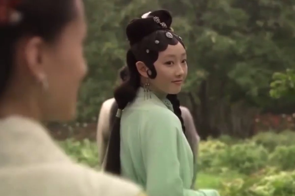 红楼梦中的黛玉葬花，为什么葬的是桃花？