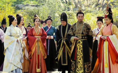 芈月和秦始皇是什么关系？芈月是怎么死的