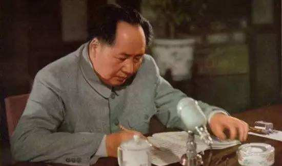 小小寰球，几只苍蝇嗡嗡叫，谁的诗
