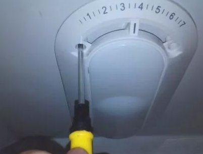 我家冰箱除冰后不制冷了，到底是怎么回事啊？