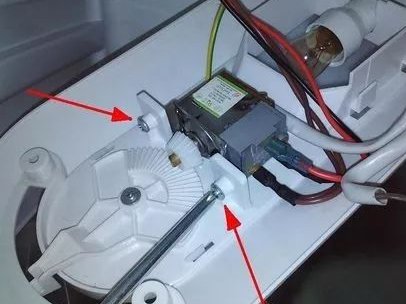 我家冰箱除冰后不制冷了，到底是怎么回事啊？